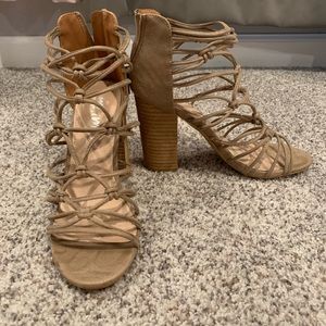 New Mi.im tan heel